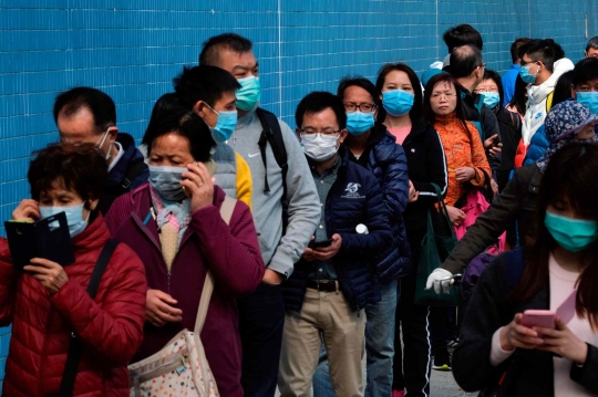 Takut Terinfeksi Virus Corona, Warga Hong Kong Borong Masker Wajah