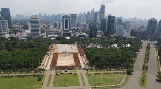 Memantau Proyek Revitalisasi Monas yang Dihentikan Sementara