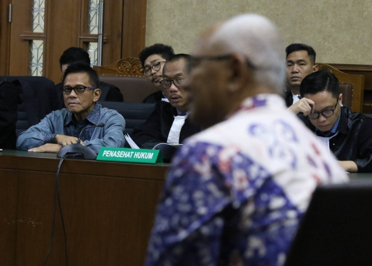 Emirsyah Satar dan Soetikno Soedarjo Jalani Sidang Lanjutan