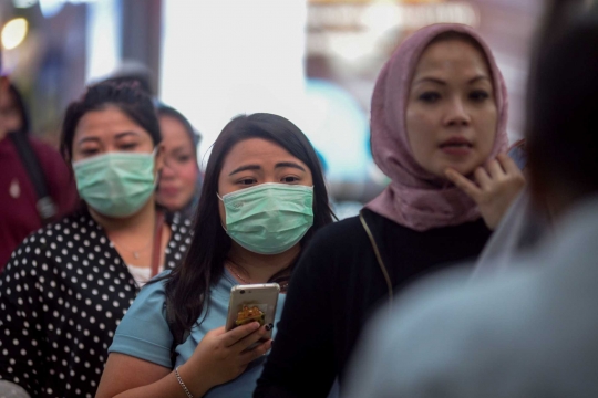 Cegah Virus Corona, KAI Bagikan Masker untuk Penumpang