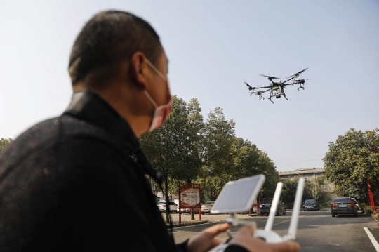 China Gunakan Drone untuk Basmi Virus Corona