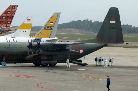 Ratusan WNI dari Wuhan tiba di Bandara Hang Nadim Batam