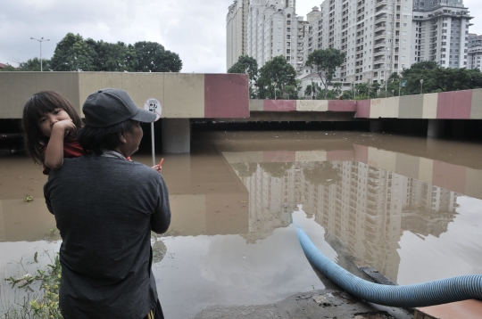 Kondisi Banjir 5 Meter Rendam Underpass Kemayoran