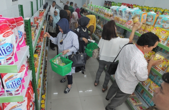 Mengunjungi Toko Halal di Depok