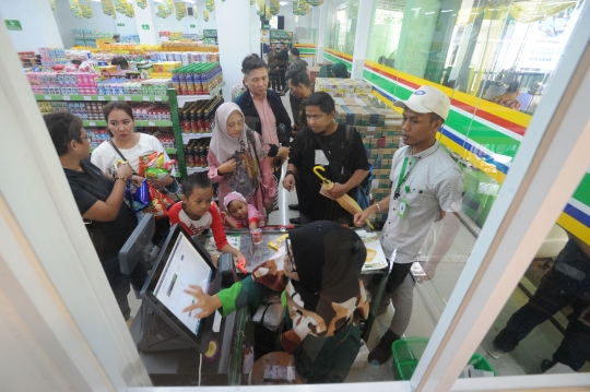 Mengunjungi Toko Halal di Depok
