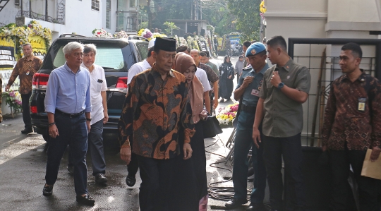 Para Tokoh Melayat Almarhum Gus Sholah