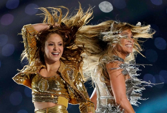 Duet Panas Jennifer Lopez dan Shakira di Panggung Super Bowl