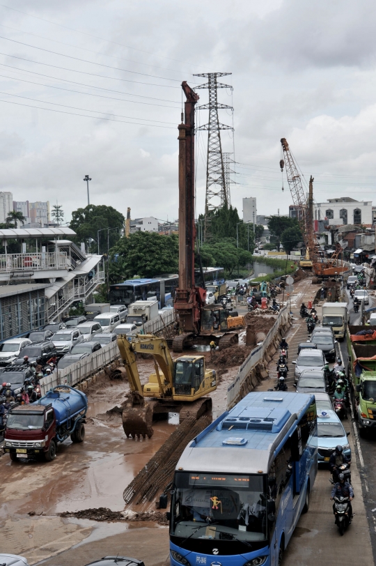 Kemacetan Imbas Proyek Underpass Senen Extension