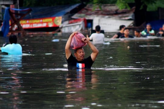 Tanggul Jebol, Perumahan Villa Mutiara Pluit Tangerang Terendam Banjir