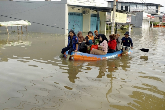 Banjir Rendam Perumahan Total Persada Tangerang Hingga 3,5 Meter