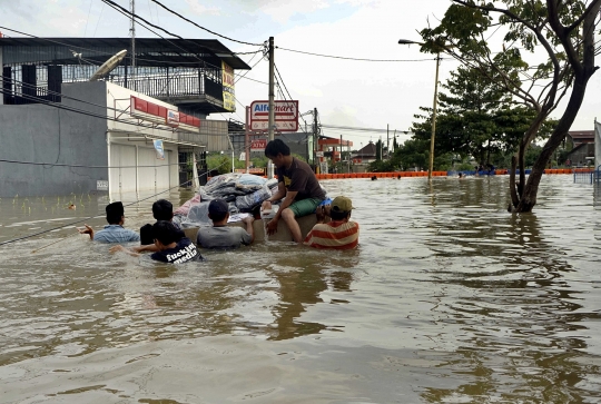Banjir Rendam Perumahan Total Persada Tangerang Hingga 3,5 Meter