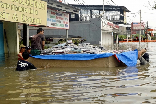 Banjir Rendam Perumahan Total Persada Tangerang Hingga 3,5 Meter