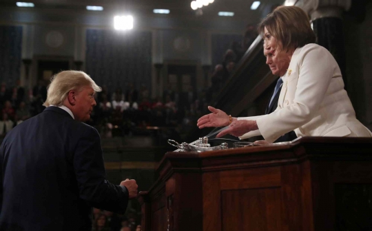 Momen Ketua DPR AS Robek Naskah Pidato Donald Trump