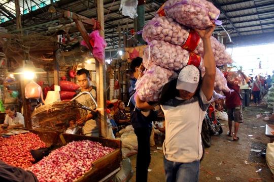 Harga Bawang Putih di Pasar Induk Kramat Jati Alami Kenaikan