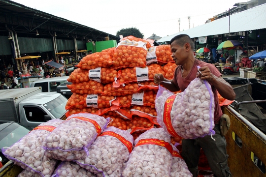 Harga Bawang Putih di Pasar Induk Kramat Jati Alami Kenaikan