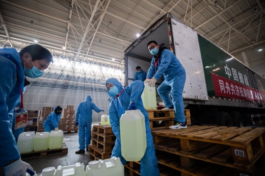 Aktivitas Relawan Siapkan Persediaan Medis di Wuhan
