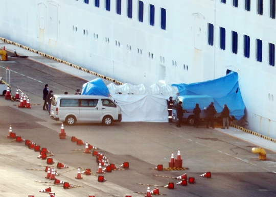 Jepang Karantina 3.700 Penumpang Kapal Pesiar, 20 Terinfeksi Virus Corona