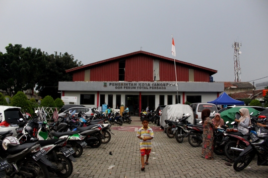 Menengok Kondisi Korban Banjir di Gor Total Persada