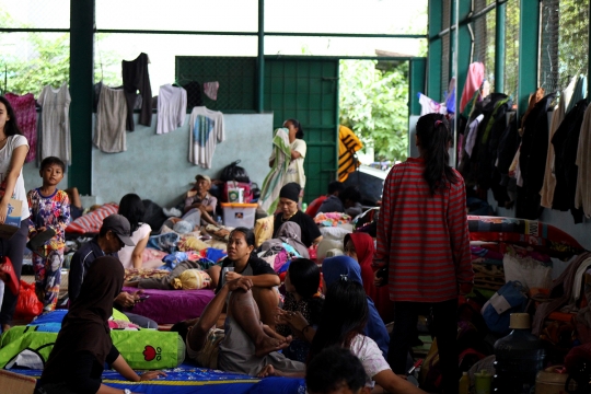 Menengok Kondisi Korban Banjir di Gor Total Persada