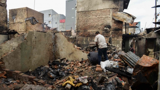 50 Rumah Hangus Terbakar di Taman Sari