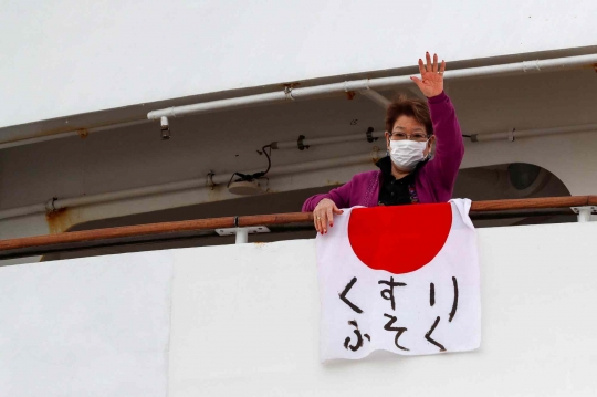 Aktivitas Penumpang Kapal Pesiar yang Dikarantina di Pelabuhan Yokohama