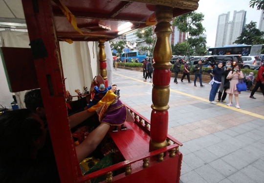 Melihat Pertunjukan Wayang Potehi di Dukuh Atas
