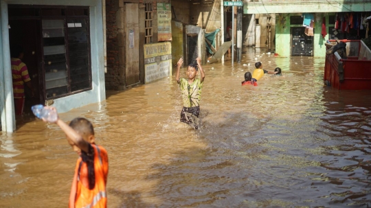 Ciliwung Meluap, Kawasan Rawajati Kembali Terendam