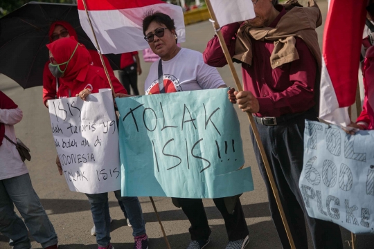 Aksi Tolak Kembali Eks ISIS ke Indonesia