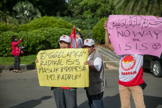 Aksi Tolak Kembali Eks ISIS ke Indonesia