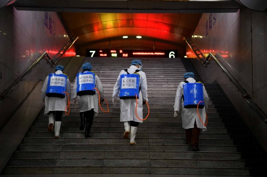 Intip Cara China Semprotkan Disinfektan ke Berbagai Penjuru Kota
