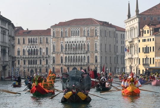 Kemeriahan Parade Perahu Unik di Karnaval Venesia
