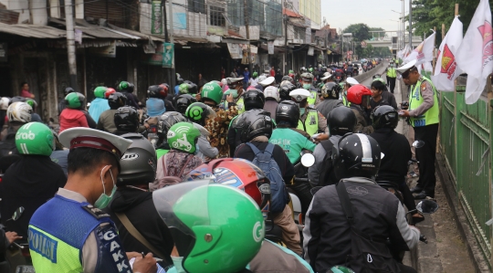 Aksi Penerobos Jalur Transjakarta Putar Balik Demi Hindari Razia