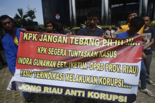 Demo di KPK, Mahasiswa Tuntut Ketua DPRD Riau Mundur dari Jabatan