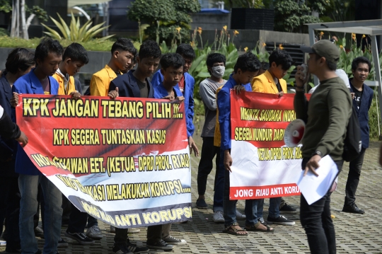 Demo di KPK, Mahasiswa Tuntut Ketua DPRD Riau Mundur dari Jabatan