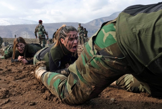 Aksi Tentara Cantik Kurdi Latihan Perang