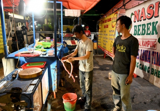 Menengok Kuliner Ekstrem Darah dan Sate Kobra di Jakarta