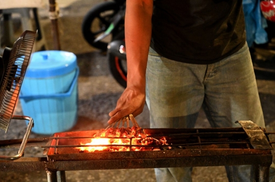 Menengok Kuliner Ekstrem Darah dan Sate Kobra di Jakarta