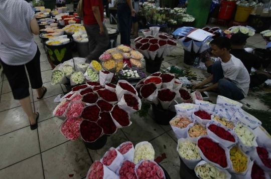 Aktivitas Pasar Bunga Rawa Belong Jelang Hari Valentine