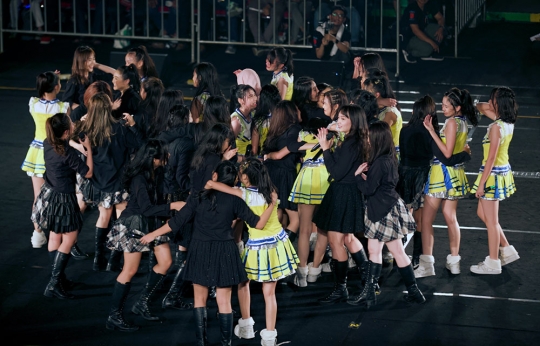 Serunya Konser JKT48 team KIII Versus