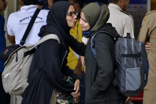 Mahasiswa Aceh Disambut Bahagia Keluarga Usai Dikarantina di Natuna