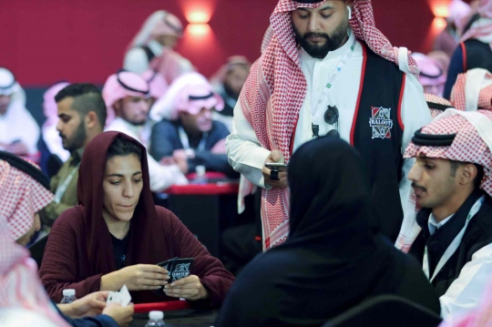 Pertama Kalinya, Arab Saudi Izinkan Wanita Tampil di Turnamen Kartu Baloot