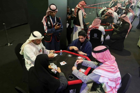 Pertama Kalinya, Arab Saudi Izinkan Wanita Tampil di Turnamen Kartu Baloot