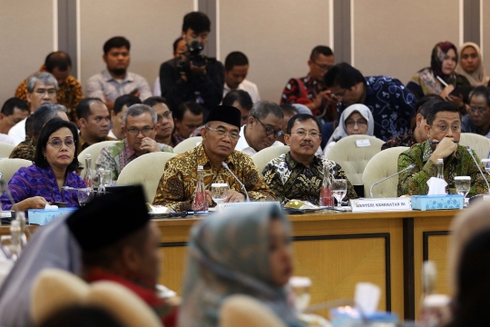 DPR Gelar Rapat Gabungan dengan 4 Menteri dan Dirut BPJS.