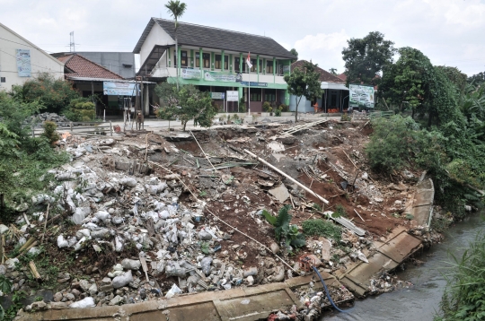 Tanah Longsor di Depok Ancam Keselamatan Siswa SDIT An-Najah