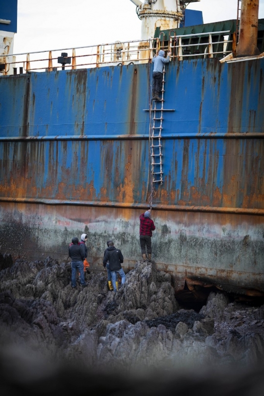 Penampakan Kapal Hantu Terdampar di Irlandia