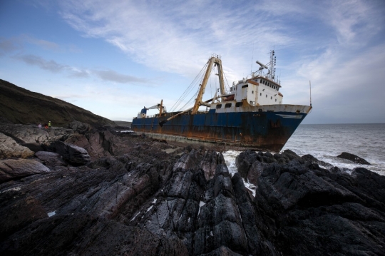 Penampakan Kapal Hantu Terdampar di Irlandia