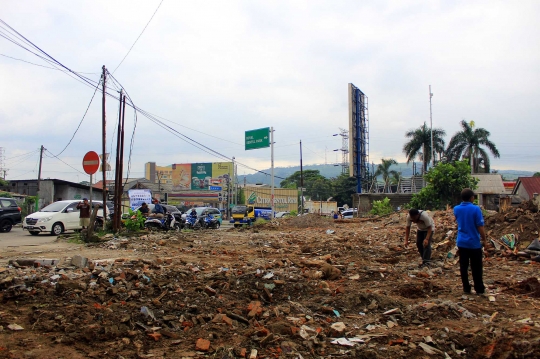 Melihat Progres Pembangunan Bundaran di Simpang Sentul