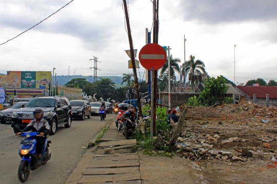 Melihat Progres Pembangunan Bundaran di Simpang Sentul