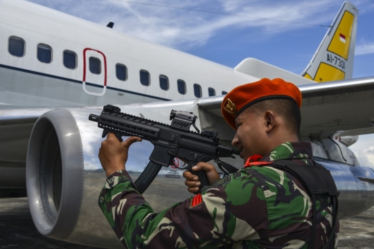Aksi Prajurit TNI AU Latihan Penyerbuan Pesawat di Aceh
