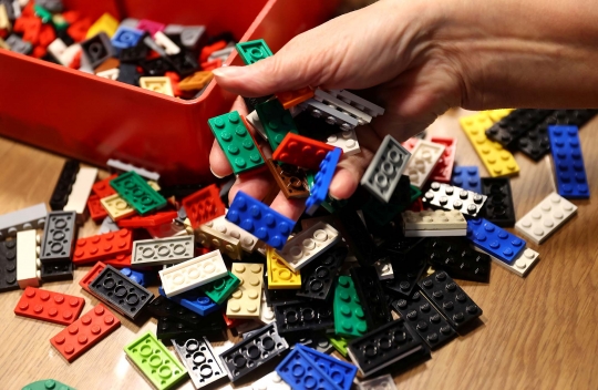 Kisah Nenek di Jerman Buat Tanjakan Kursi Roda dari Lego